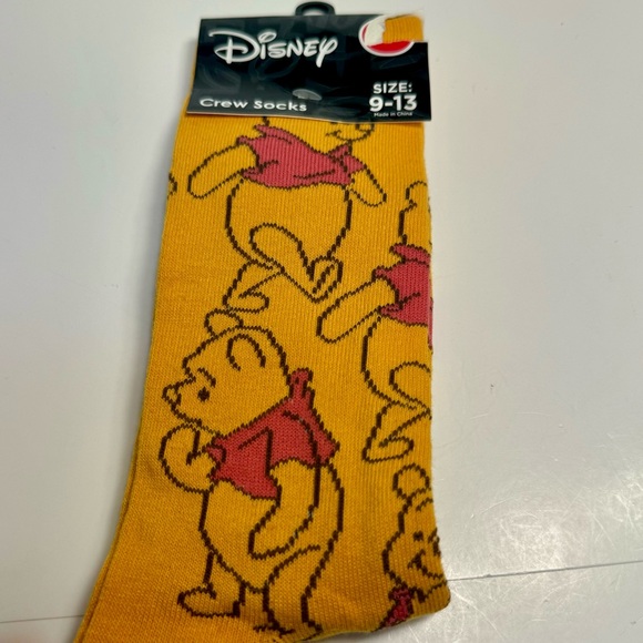 New Disney Adult Winnie Pooh Crew Socks Yellow Size 9-13 - Picture 1 of 10